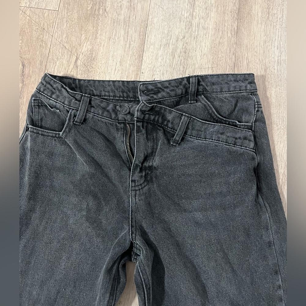 Crisscross Waist 90s Fit Jeans - Picture 2 of 9